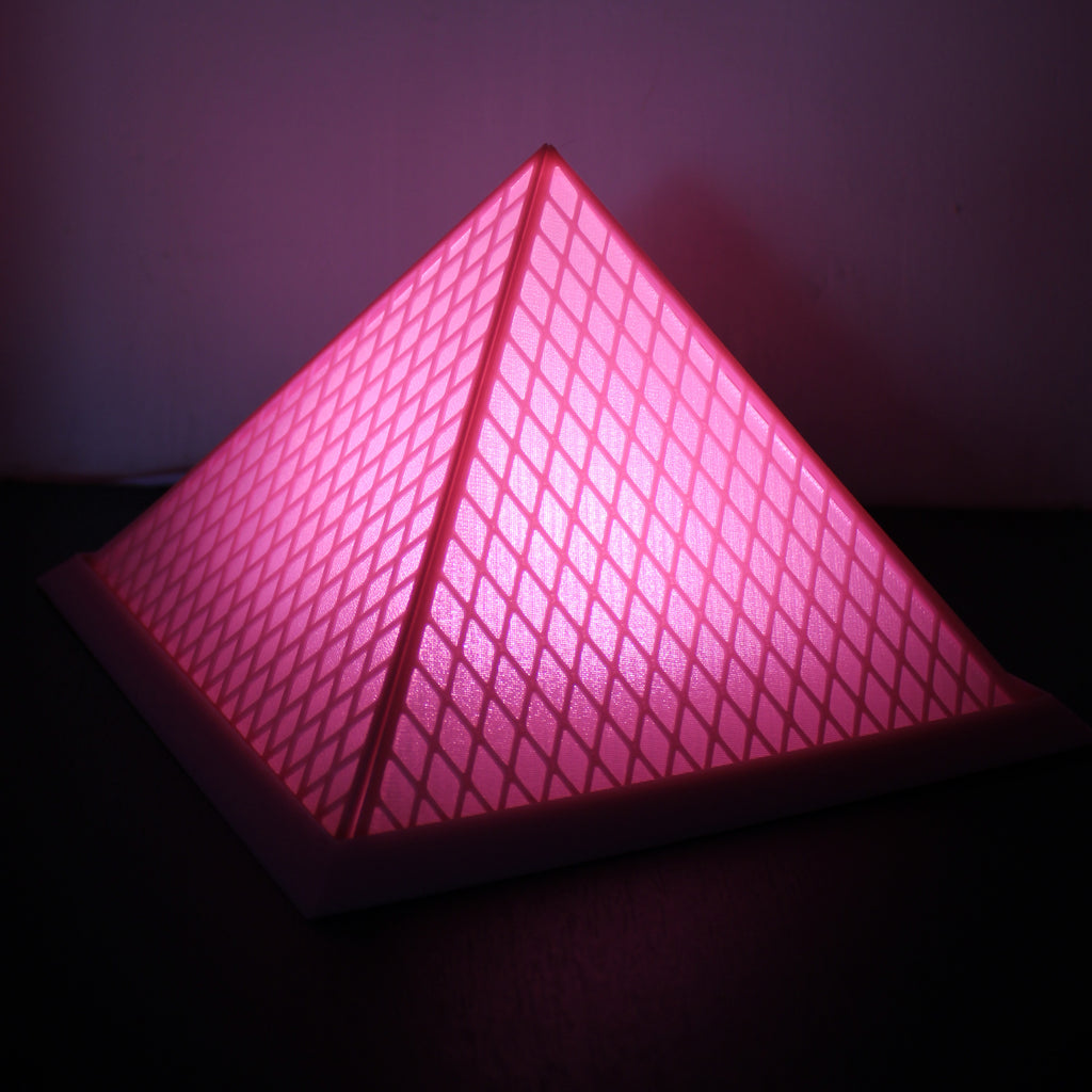 Lampara en forma de piramide