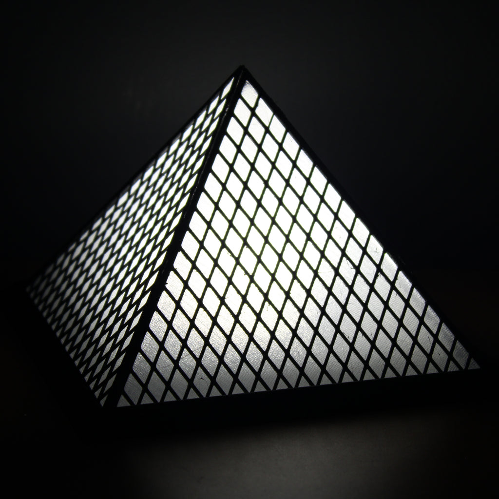 Lampara en forma de piramide